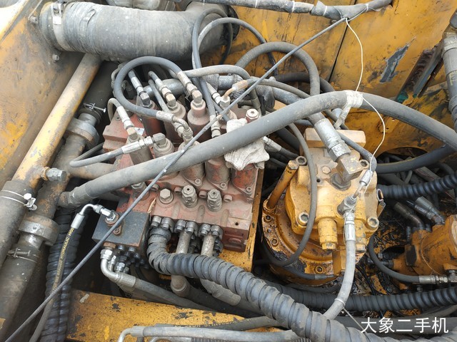 现代 R210W-5 挖掘机