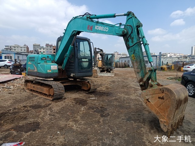 神钢 SK75-8 挖掘机