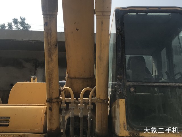 小松 PC220-8M0 挖掘机