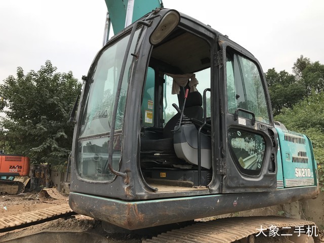神钢 SK210LC-8 挖掘机