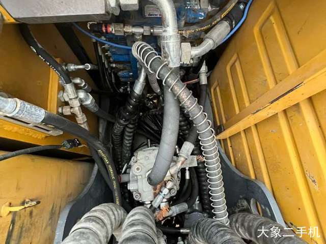 徐工 XE75D 挖掘机