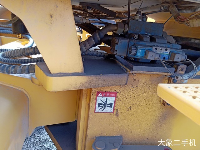 柳工 CLG6122 压路机