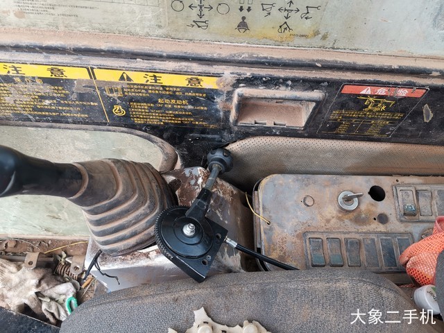 现代 R130W-5 挖掘机