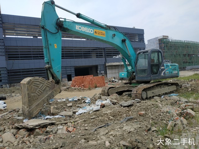 神钢 SK260LC-8 挖掘机