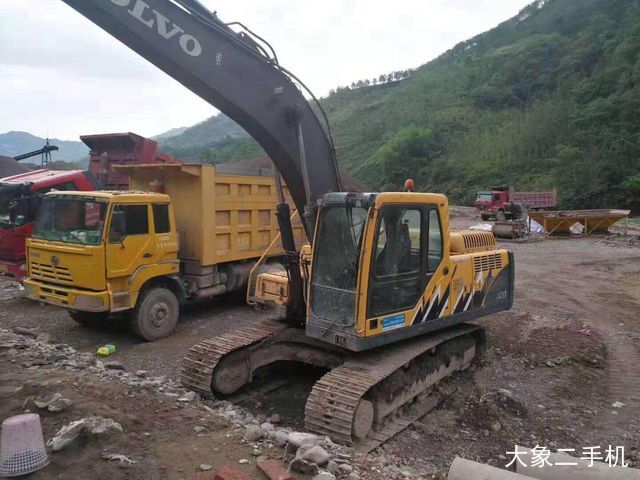 沃尔沃 SD200DX 挖掘机