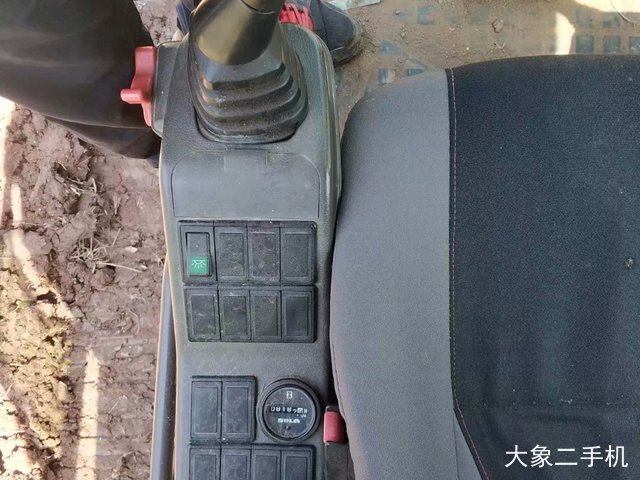 山东临工 LG6135E 挖掘机
