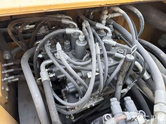 山东临工 E6225H 挖掘机