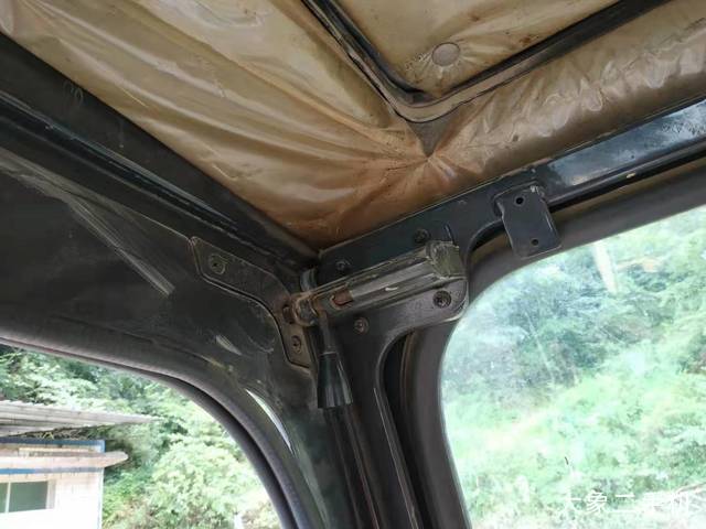 现代 R215-7 挖掘机