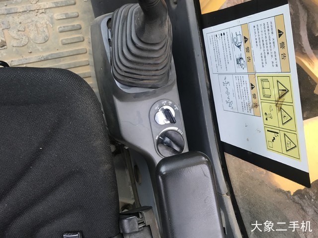 小松 PC220-8M0 挖掘机