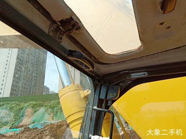 小松 PC240LC-8M0 挖掘机