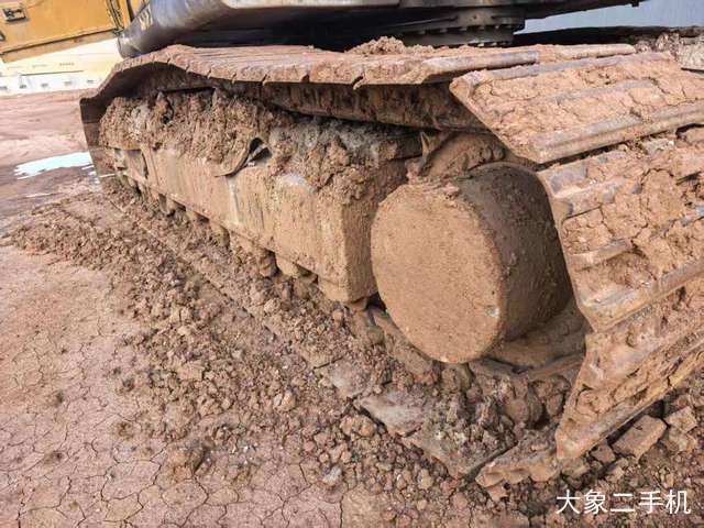 徐工 XE270DK 挖掘机