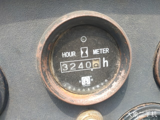 龙工 LG833B 装载机