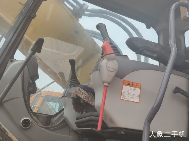 徐工 XE470C 挖掘机