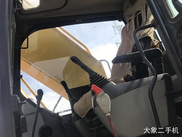 小松 PC240LC-8M0 挖掘机