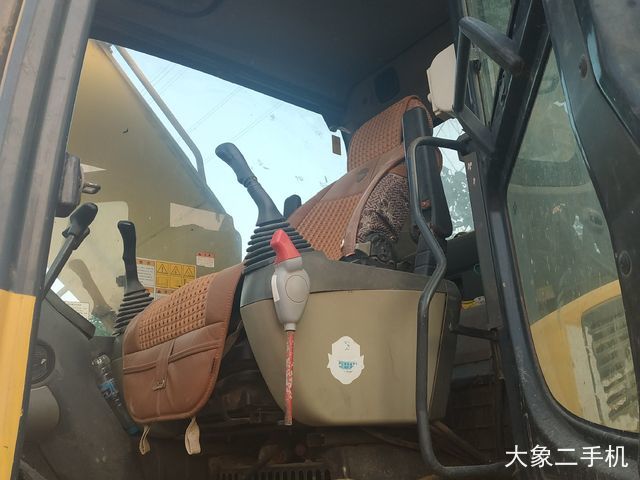 小松 PC220-8 挖掘机