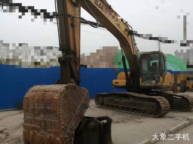 三一重工 SY215C-8 挖掘机