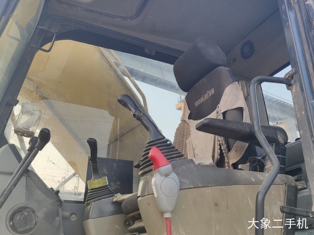 小松 PC220-8 挖掘机