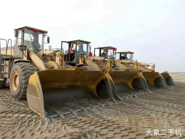 山工 SEM660B 装载机