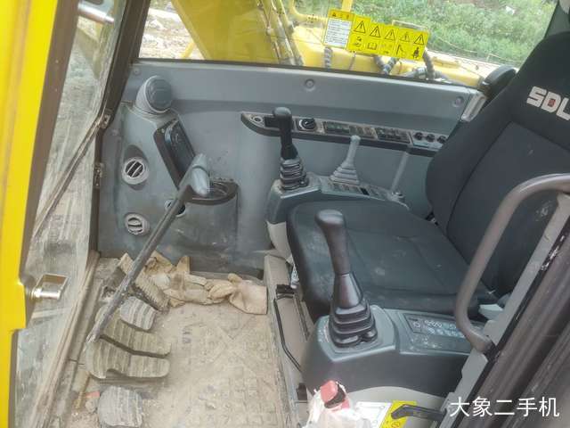 山东临工 E680F 挖掘机