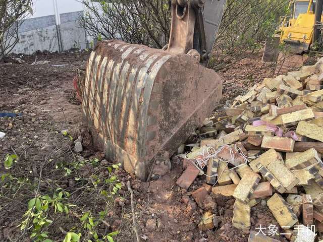 沃尔沃 EC200D 挖掘机