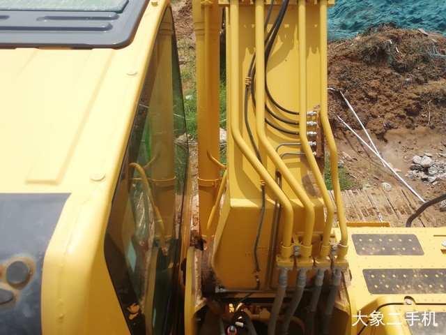 小松 PC220-8M0 挖掘机