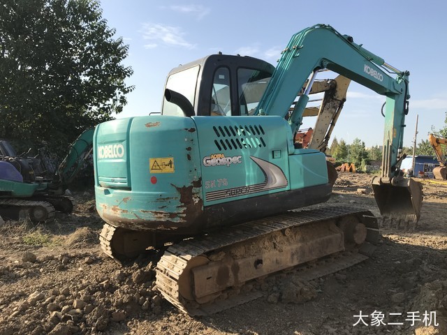 神钢 SK75-8 挖掘机