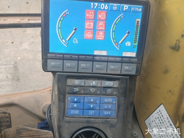 小松 PC220-8M0 挖掘机