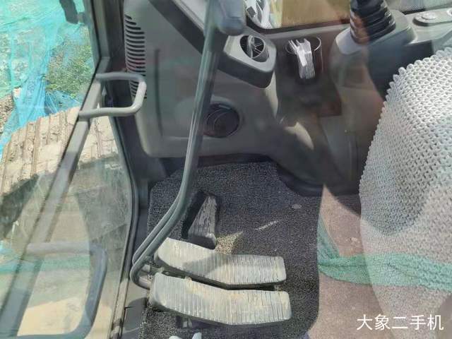 雷沃重工 FR220E 挖掘机