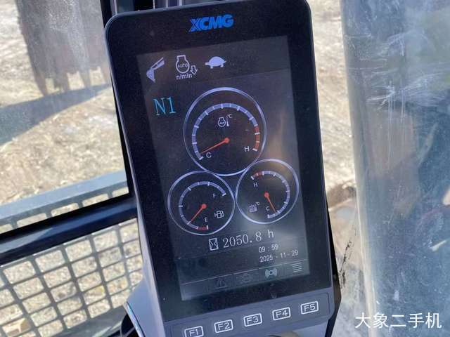 徐工 XE240D 挖掘机