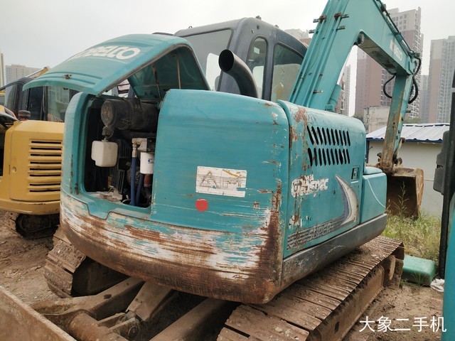 神钢 SK75-8 挖掘机