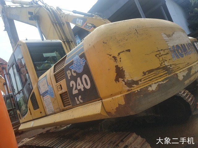 小松 PC240LC-8 挖掘机