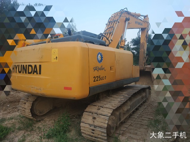 现代 R225LC-7 挖掘机