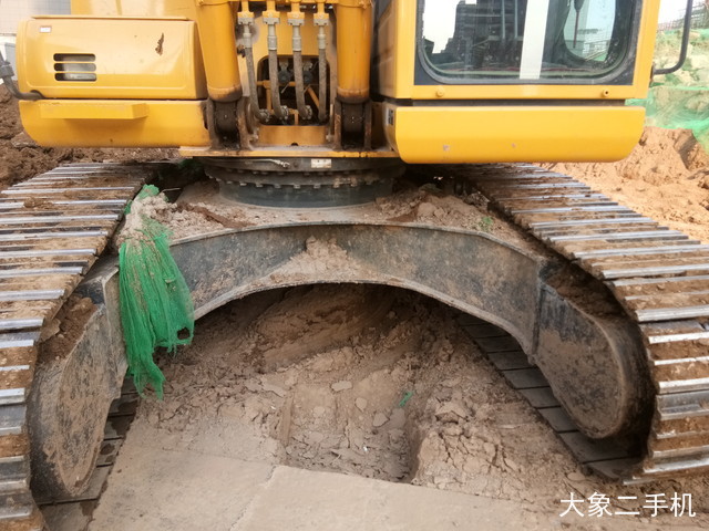 小松 PC240LC-8M0 挖掘机