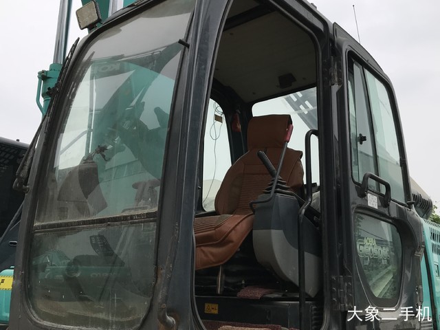 神钢 SK210LC-8 挖掘机