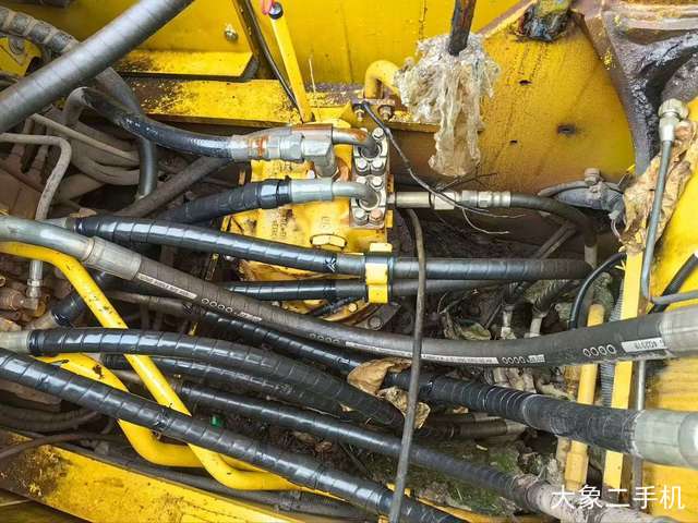 小松 PC210 挖掘机