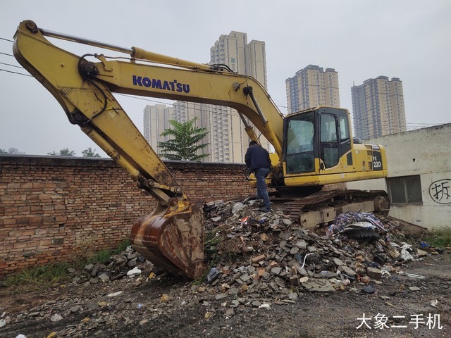 小松 PC220-8 挖掘机