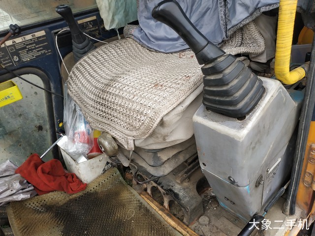 现代 R210W-5 挖掘机