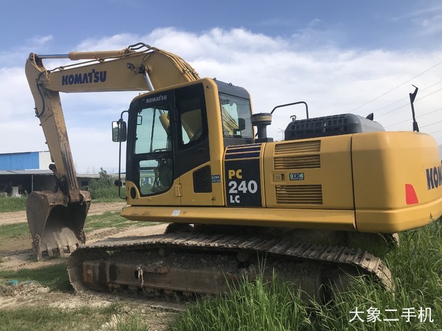 小松 PC240LC-8M0 挖掘机