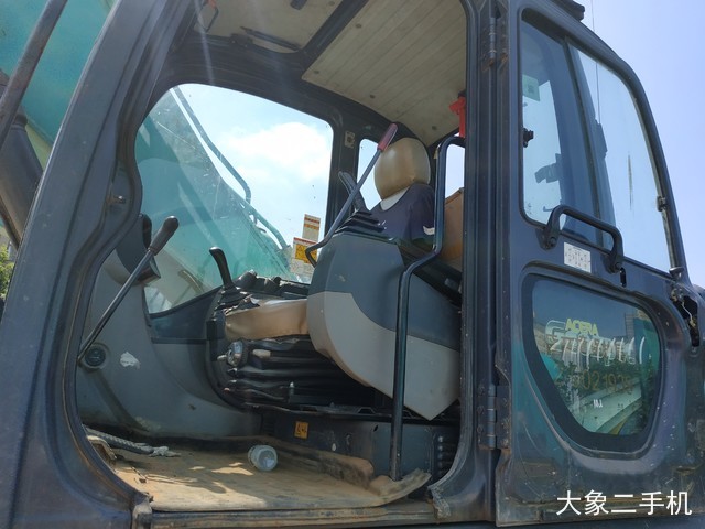 神钢 SK270D-8 挖掘机