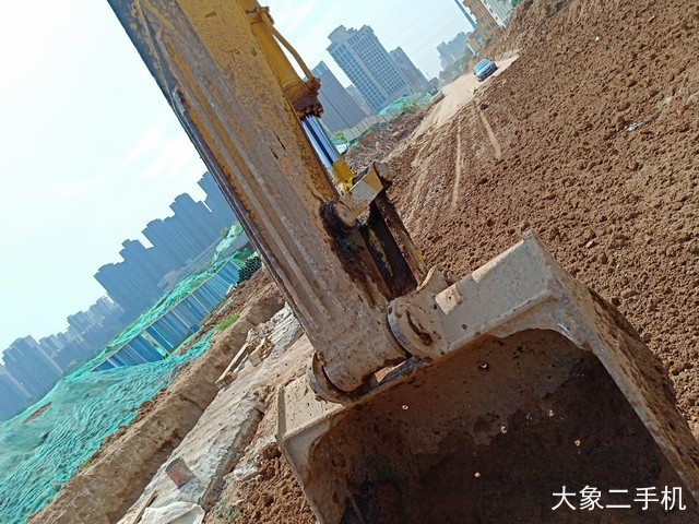 小松 PC240LC-8M0 挖掘机