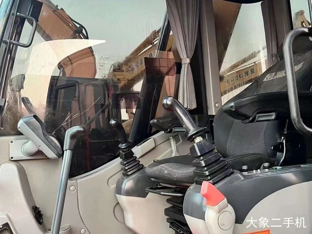 徐工 XE75D 挖掘机