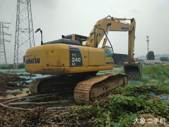 小松 PC240LC-8 挖掘机