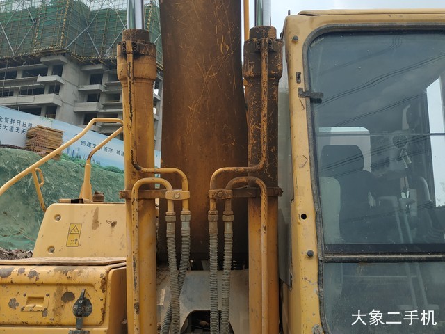 山东临工 LG6220 挖掘机