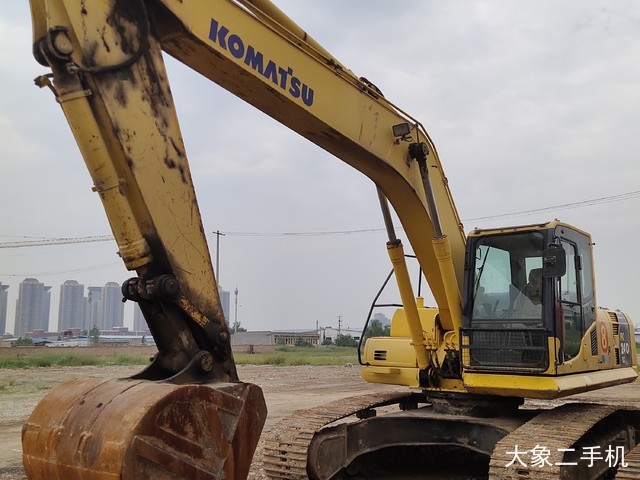 小松 PC240LC-8M0 挖掘机