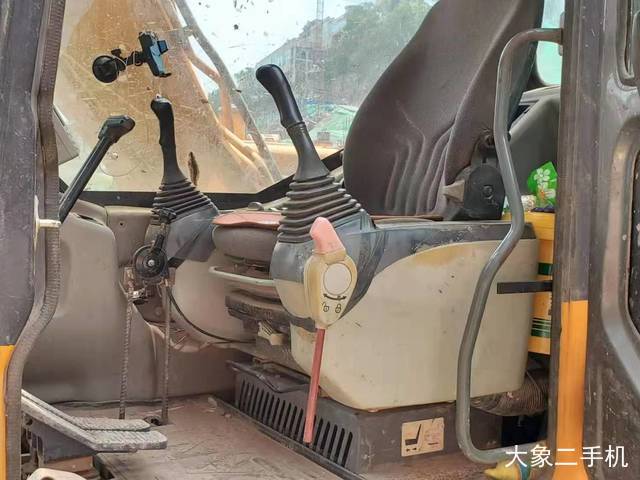 三一重工 SY135C-8 挖掘机