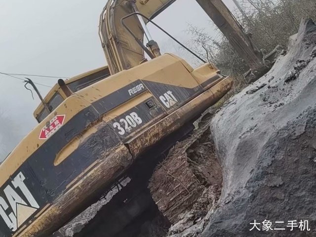 卡特彼勒 320B 挖掘机