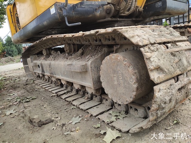 现代 R215-7 挖掘机