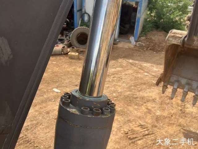 沃尔沃 EC210B 挖掘机