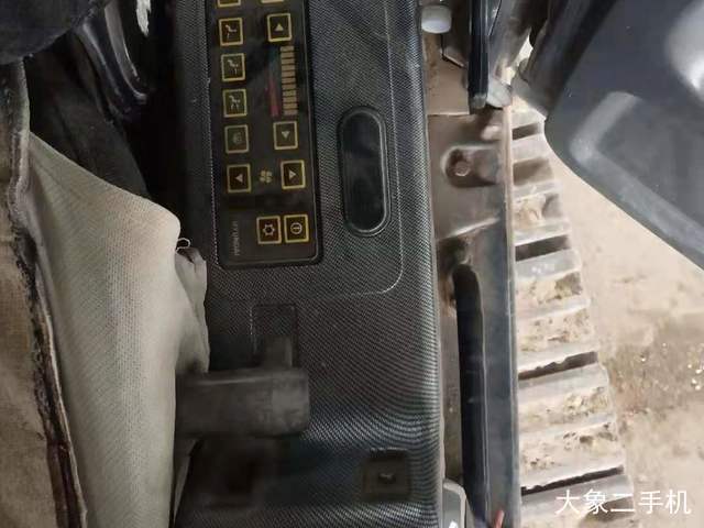 现代 R215-7 挖掘机