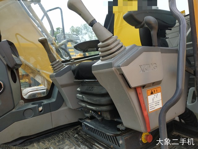 徐工 XE135D 挖掘机